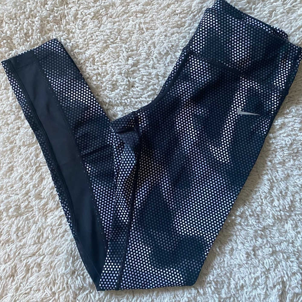 Nike Dri fit women leggings size medium multicolored